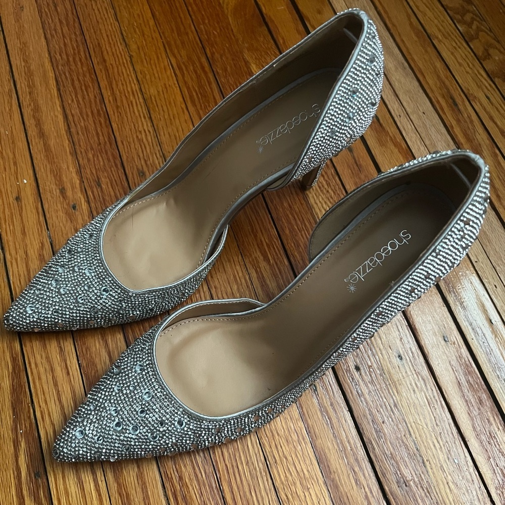 Sparkly Pointed Toe Pump